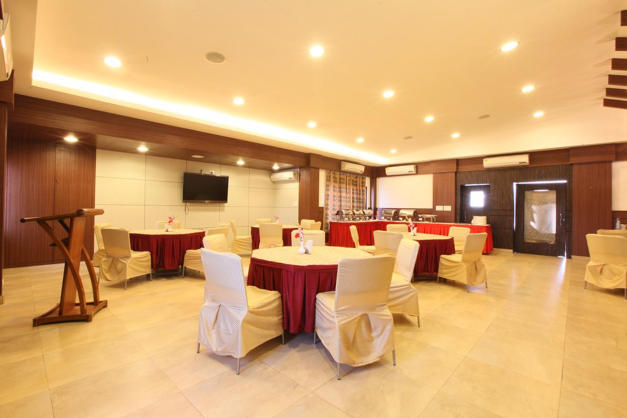 Hotel Rajawas Dibrugarh Экстерьер фото